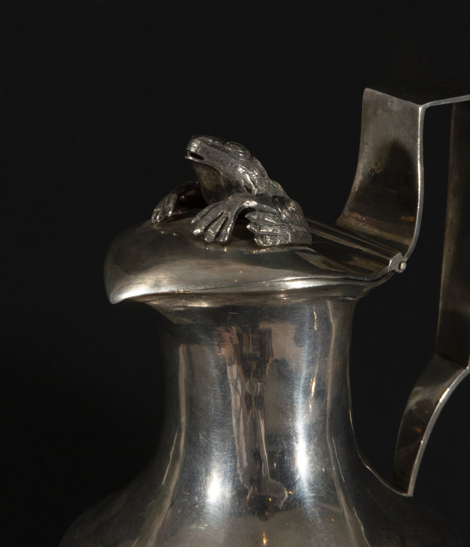 Set of sterling silver pitcher and salt in Spanish silver, late XVIII century, Cordoba marks - Image 4 of 7