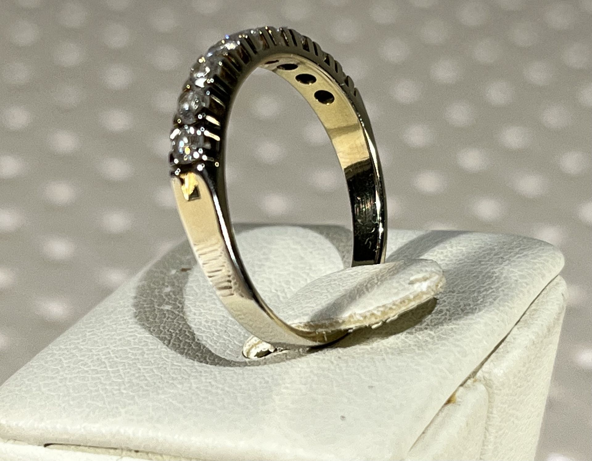 Elegant ring in 18k gold and brilliant cut diamonds - Image 3 of 4