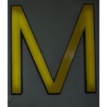 Illuminated poster with the letter "M", appearing in the painting "Gran Vía" by Antonio López