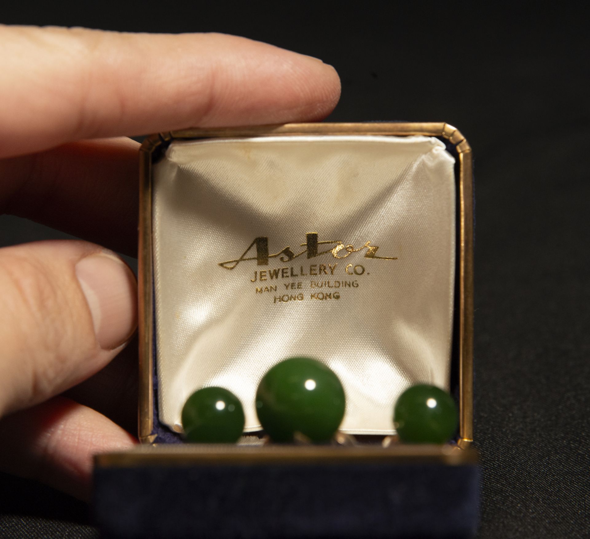 Beautiful set of ring and earrings in spinach green Chinese jade mounted in 18k gold - Image 8 of 8