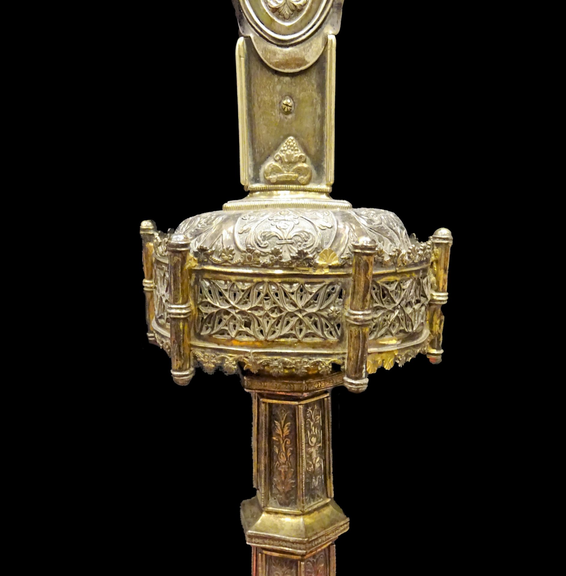 Important Valencian Gothic Processional Cross from the end of the 14th century, in fine gilded silve - Image 2 of 5
