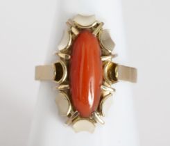 18kt gold coral ring