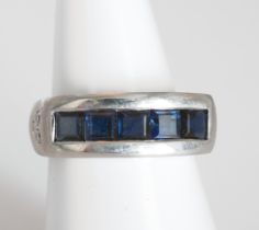 18kt white gold ring with sapphires and diamonds