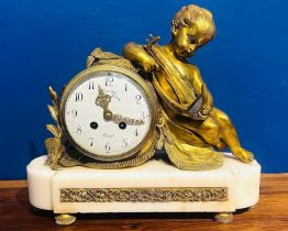 Elegant French Louis XVI Table Clock in Carrara Marble and gilt bronze "Le Roi à Paris", 19th centur