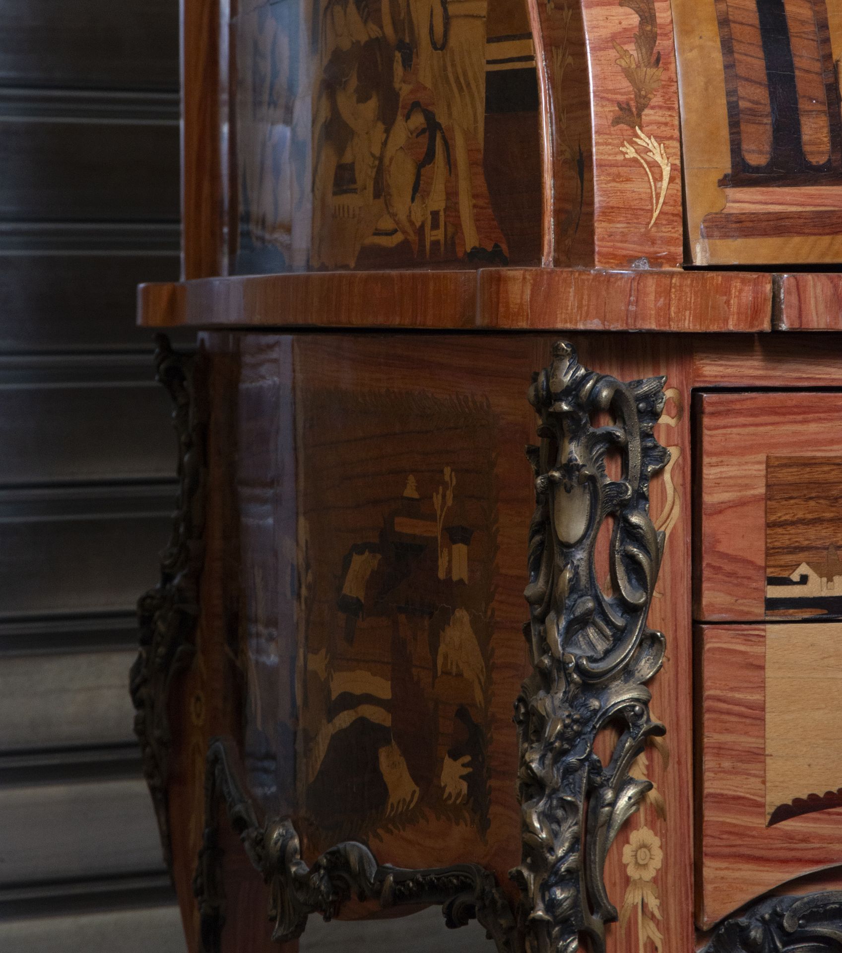 Large "Secretaire du Roi" in Louis XVI style in noble wood marquetry and gilded bronze, 19th century - Bild 8 aus 9