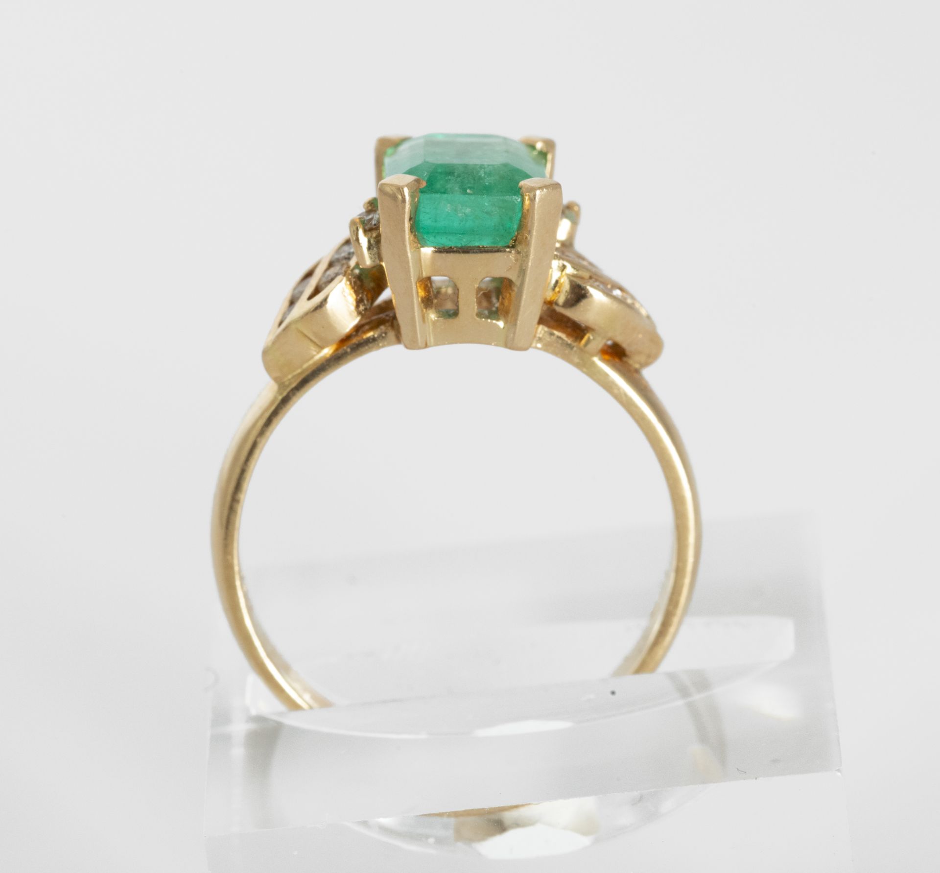 18kt gold emerald and diamond ring. - Image 2 of 4