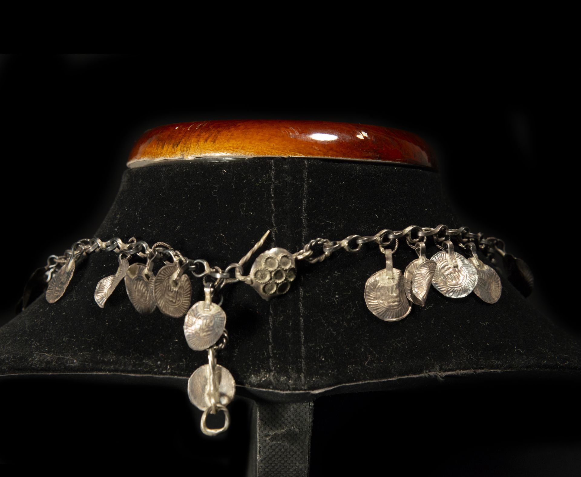 Beautiful Berber silver filigree necklace and denarii, around 1900 - Bild 2 aus 2
