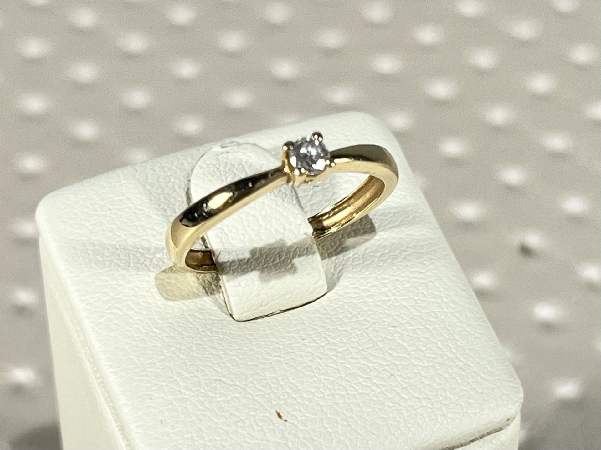18k GOLD solitaire ring with brilliant cut diamond 0.14 ct