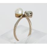 18kt white gold ring with pearl and diamond