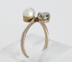 18kt white gold ring with pearl and diamond