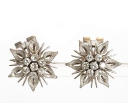 18kt flower-shaped earrings with diamonds