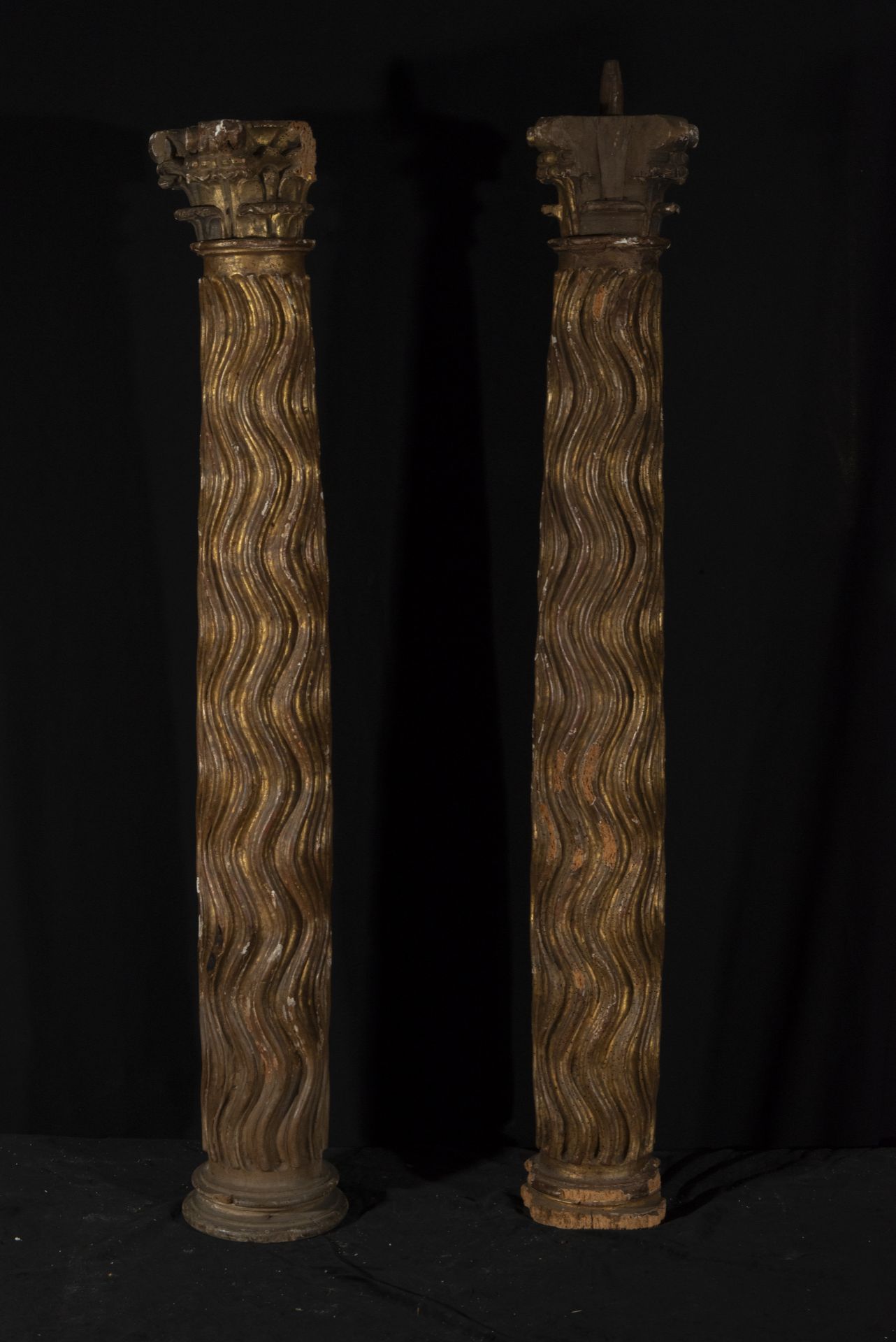 Pair of Renaissance Columns in gilded wood, 17th century