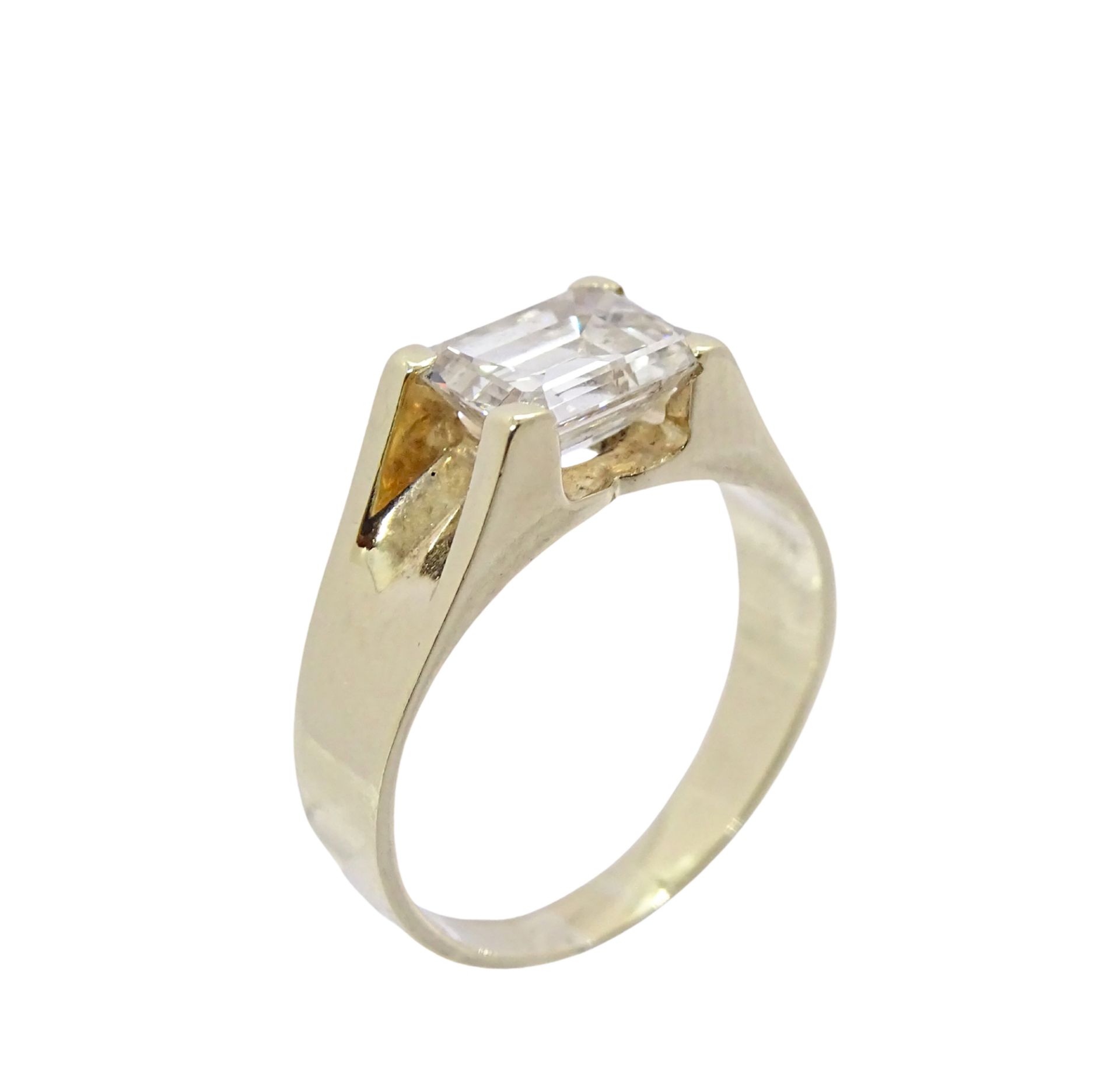 Important Unisex Solitaire Ring for Lady or Gentleman with 1.66 ct emerald cut diamond, mounted in 1