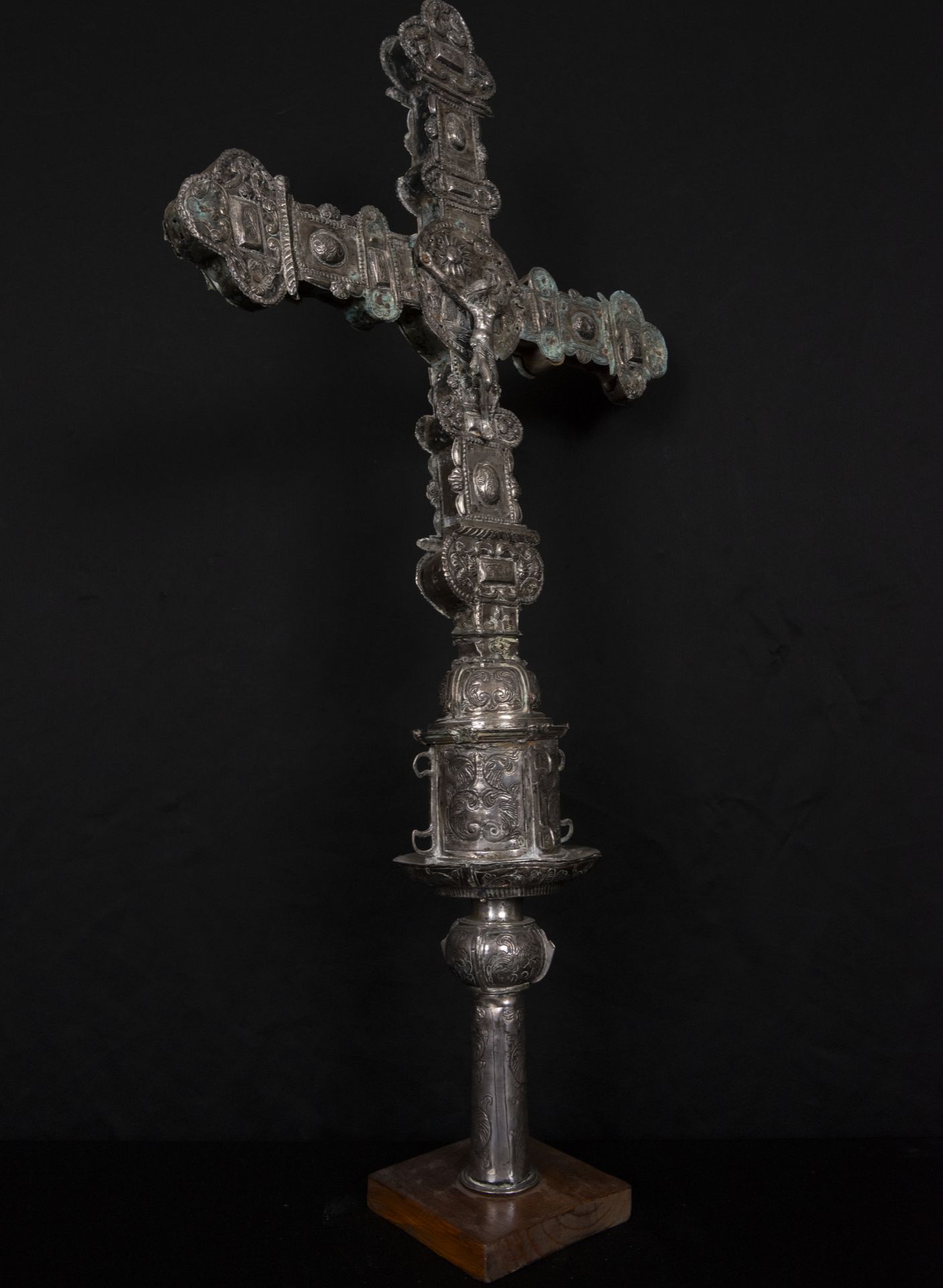 Large processional cross in colonial Peruvian silver from the 17th century, Viceroyalty of Peru, 17t - Bild 7 aus 10