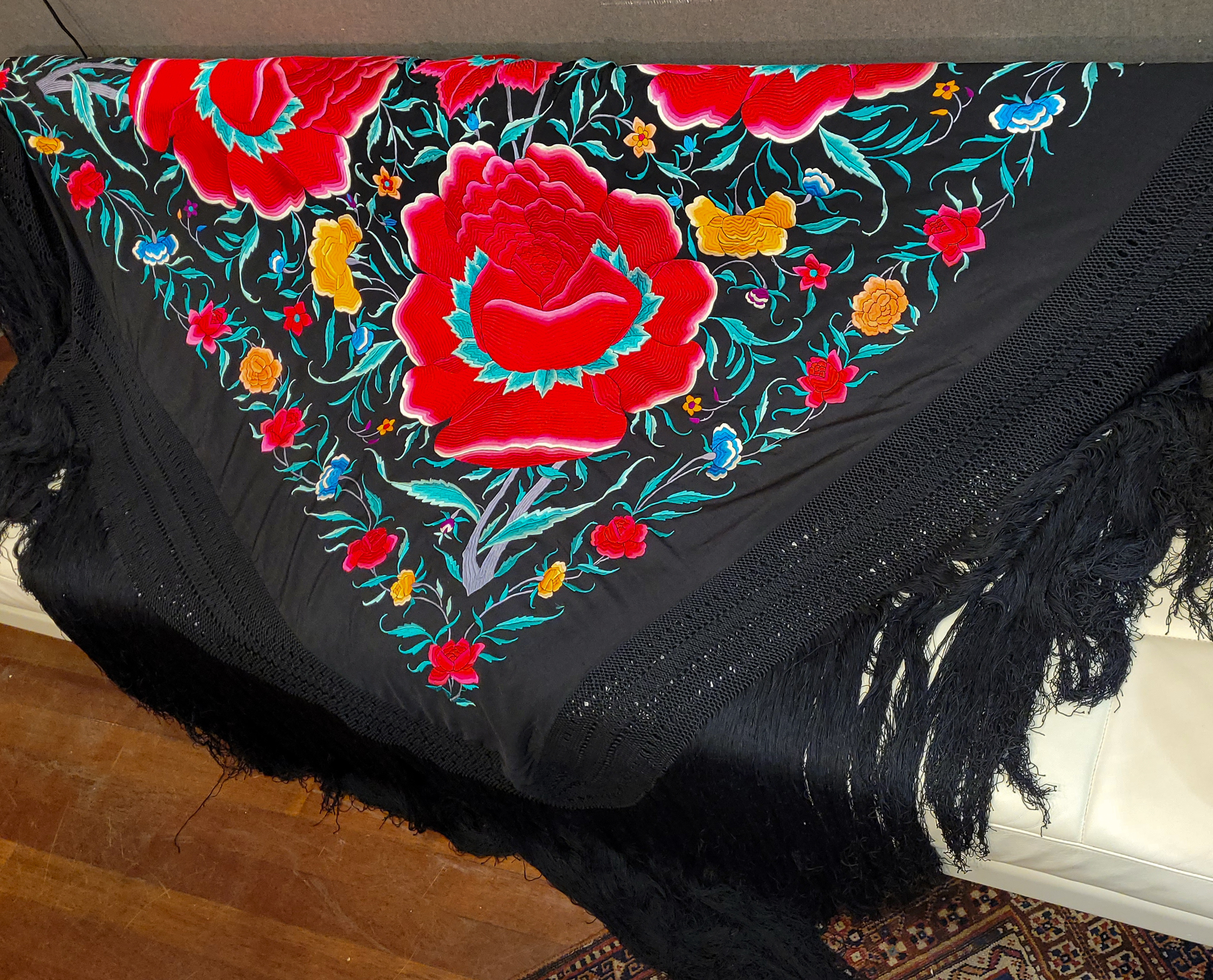 Distinguished Manila Shawl in embroidered silk, 19th century - Image 3 of 6