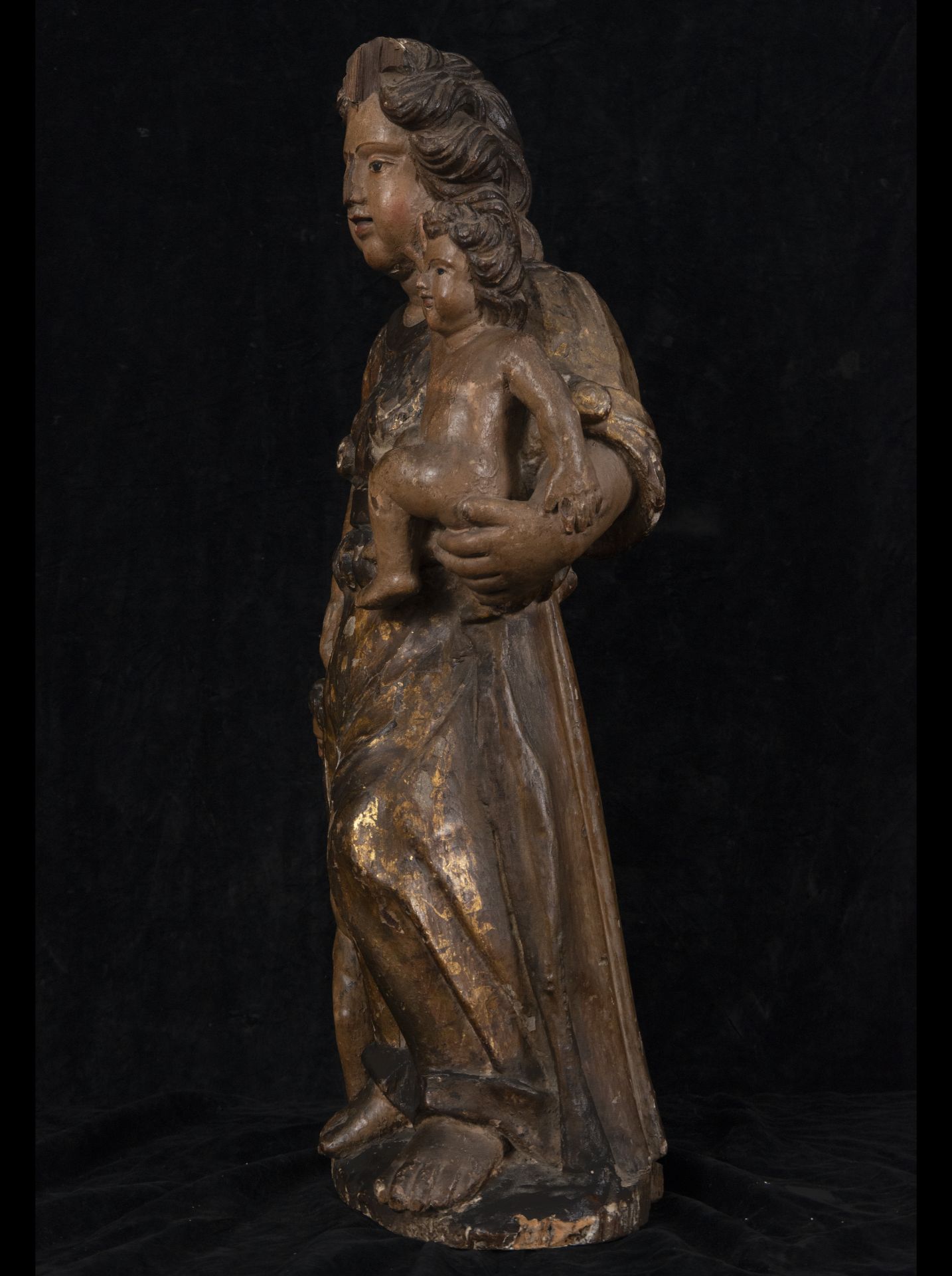 17th century Portuguese Virgin with Child in her arms, 17th century - Image 5 of 10