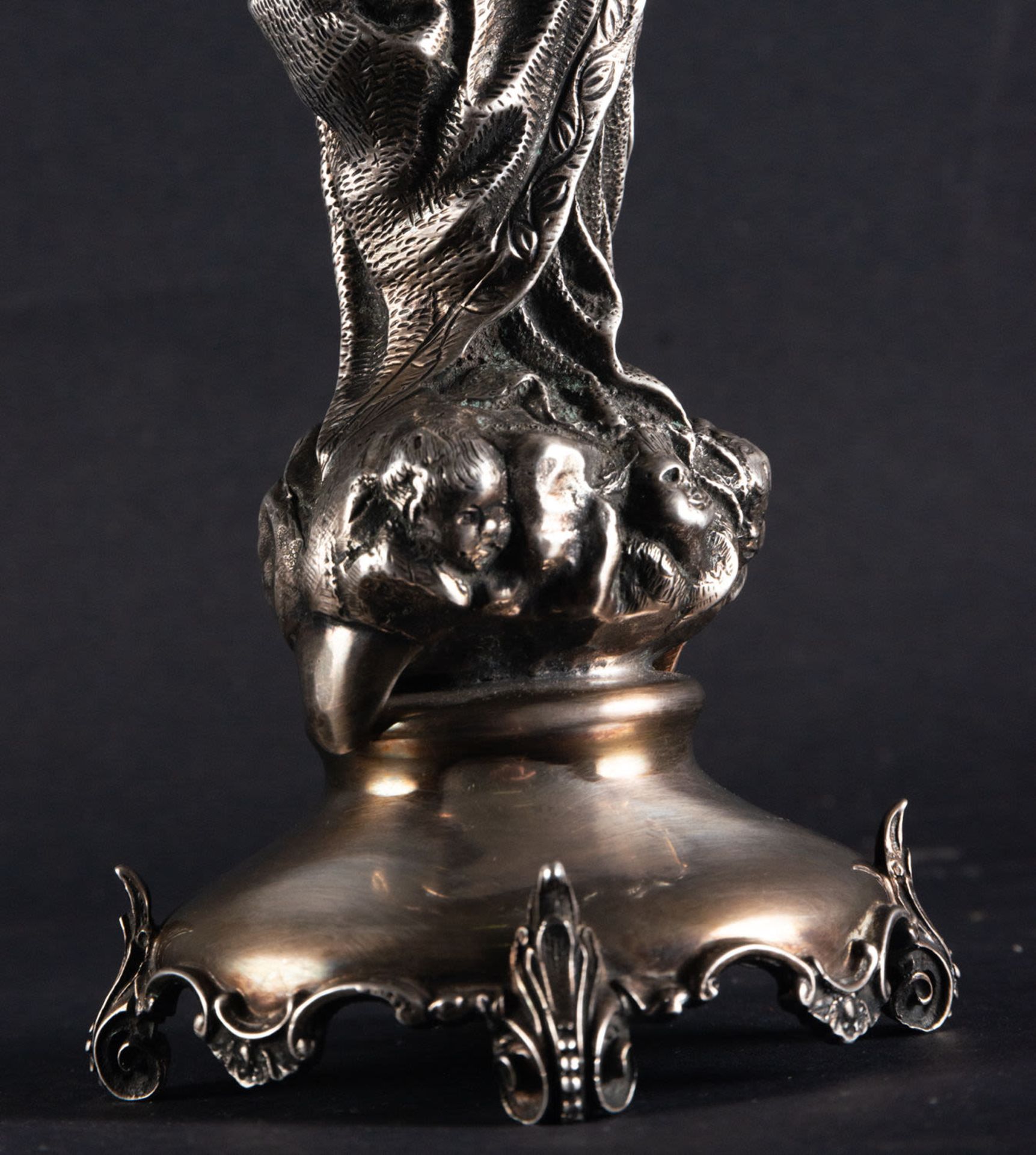 Beautiful Immaculate Virgin in Silver, following the model of the Virgin of the Facistol by Alondo C - Image 8 of 9