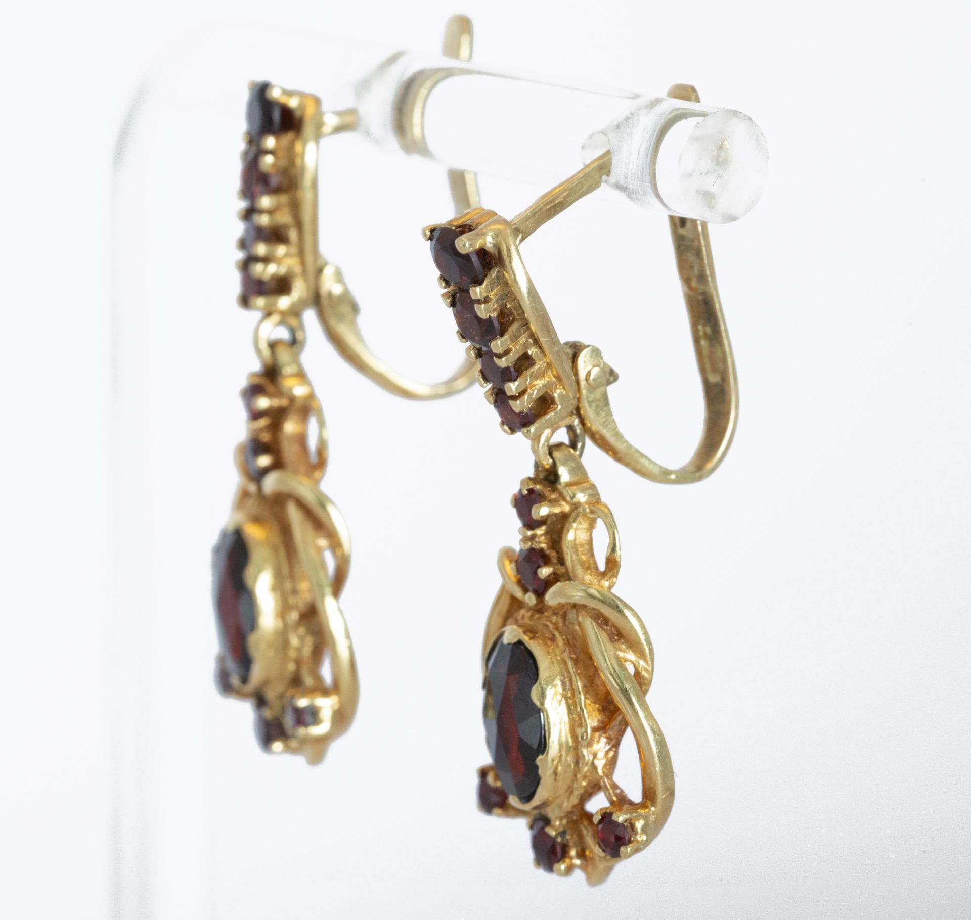 18kt gold earrings with garnets - Image 2 of 4