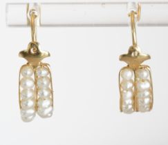 Short 18kt gold earrings with pearls