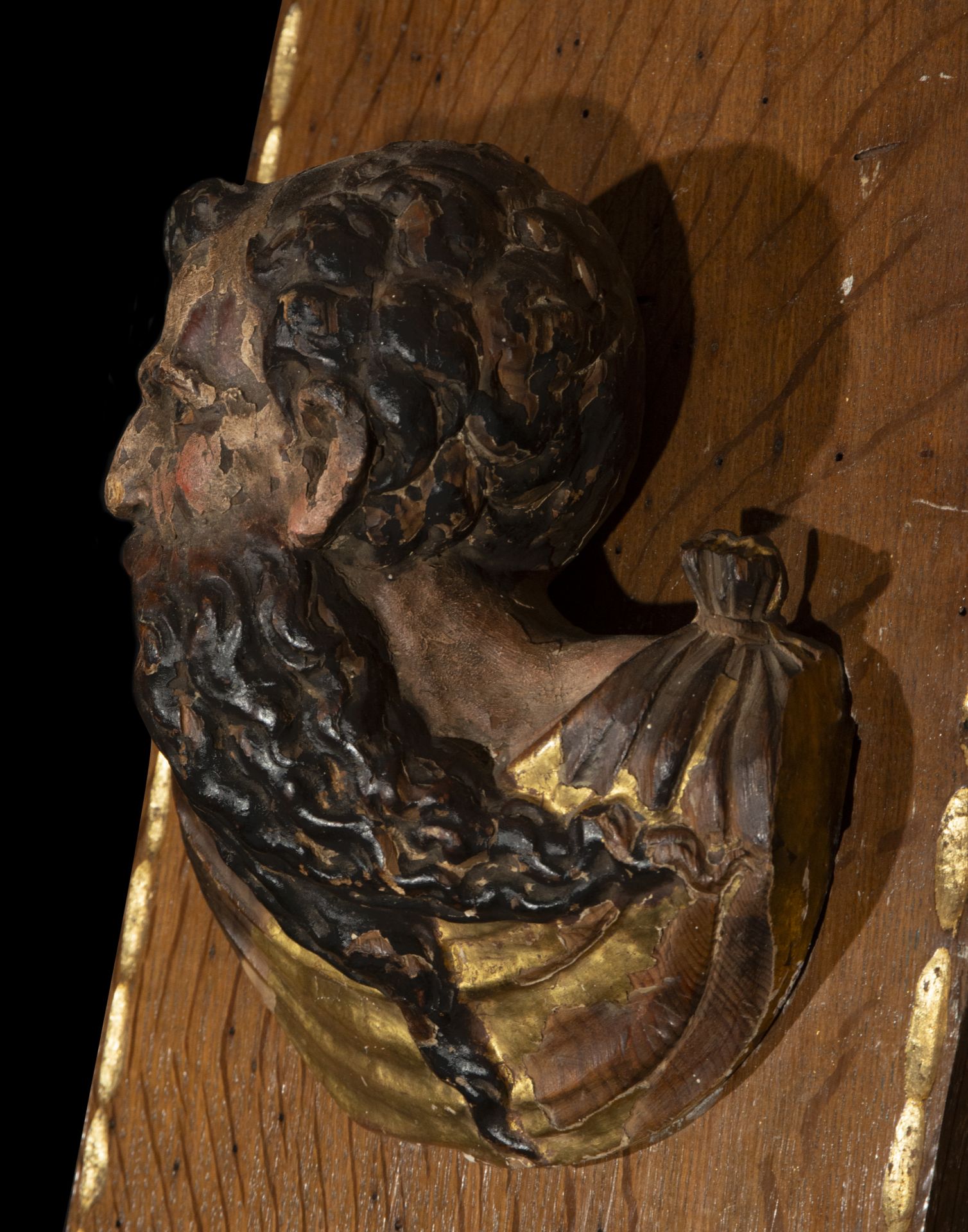 Altar finish with Head of the Apostle Saint Peter, Berruguete school from the 16th century - Image 4 of 5