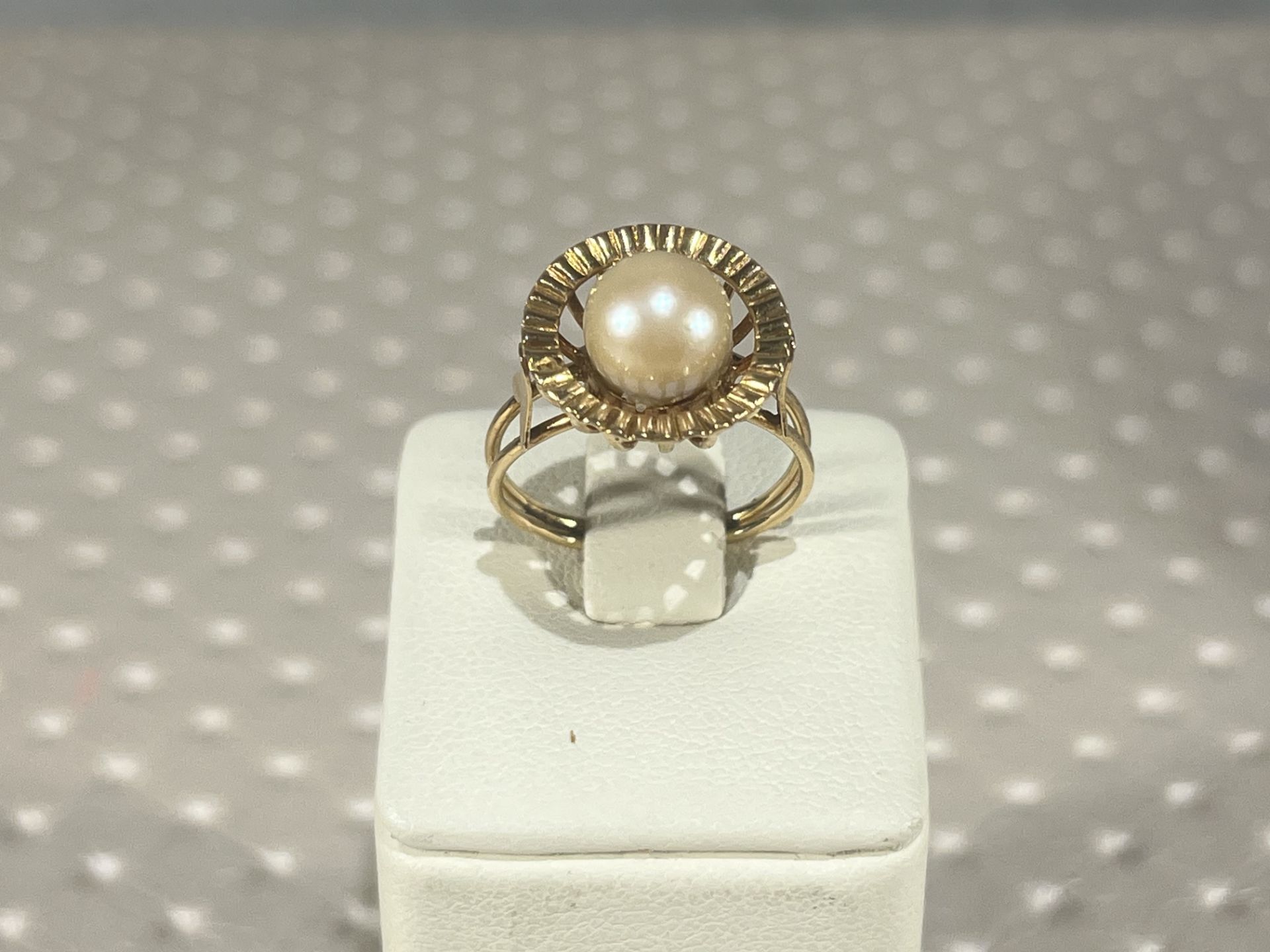 18k Gold and Natural Pearl Ring - Image 2 of 5