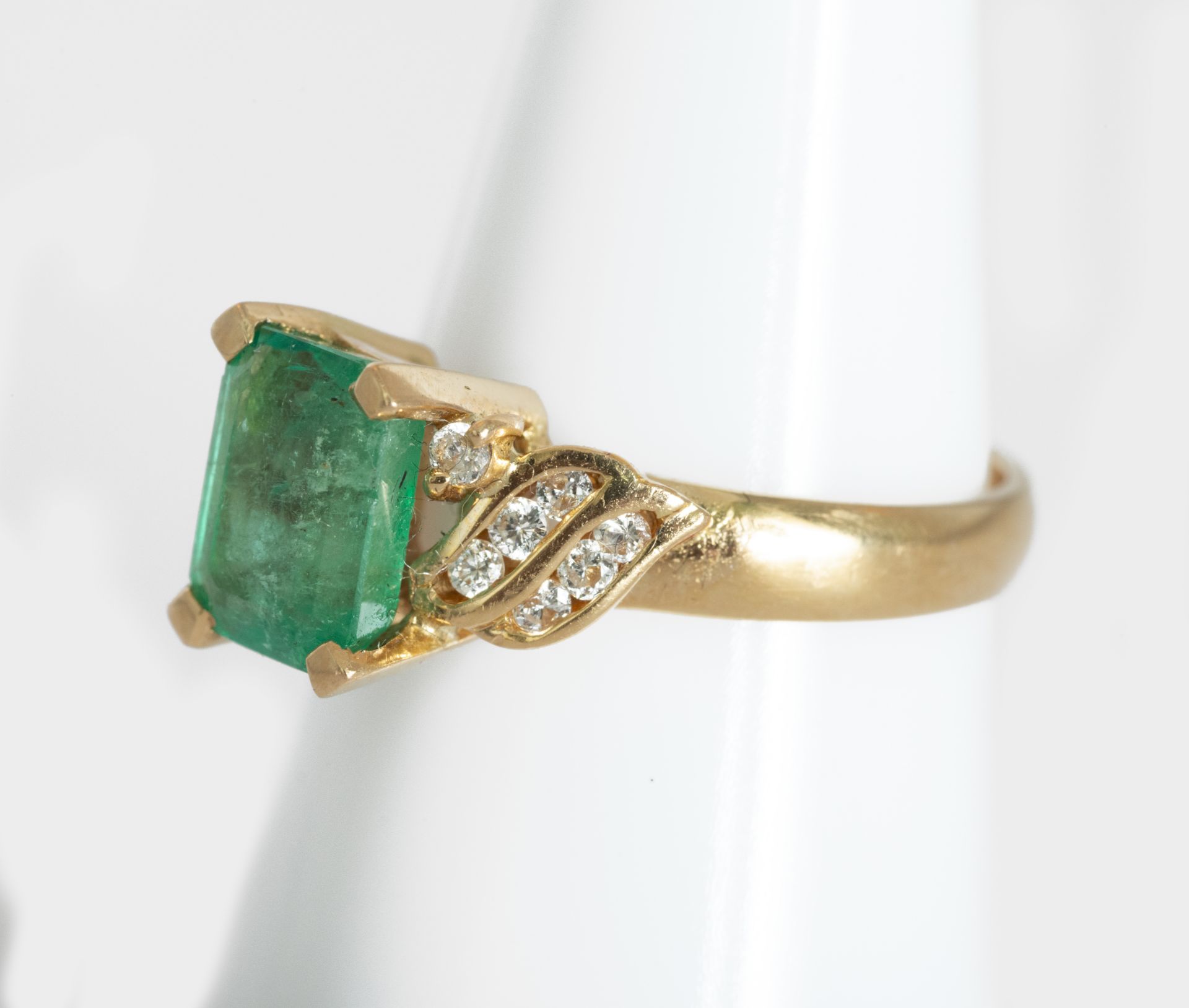 18kt gold emerald and diamond ring. - Image 3 of 4