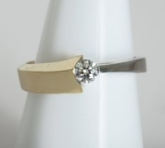 18kt white gold solitaire with diamond