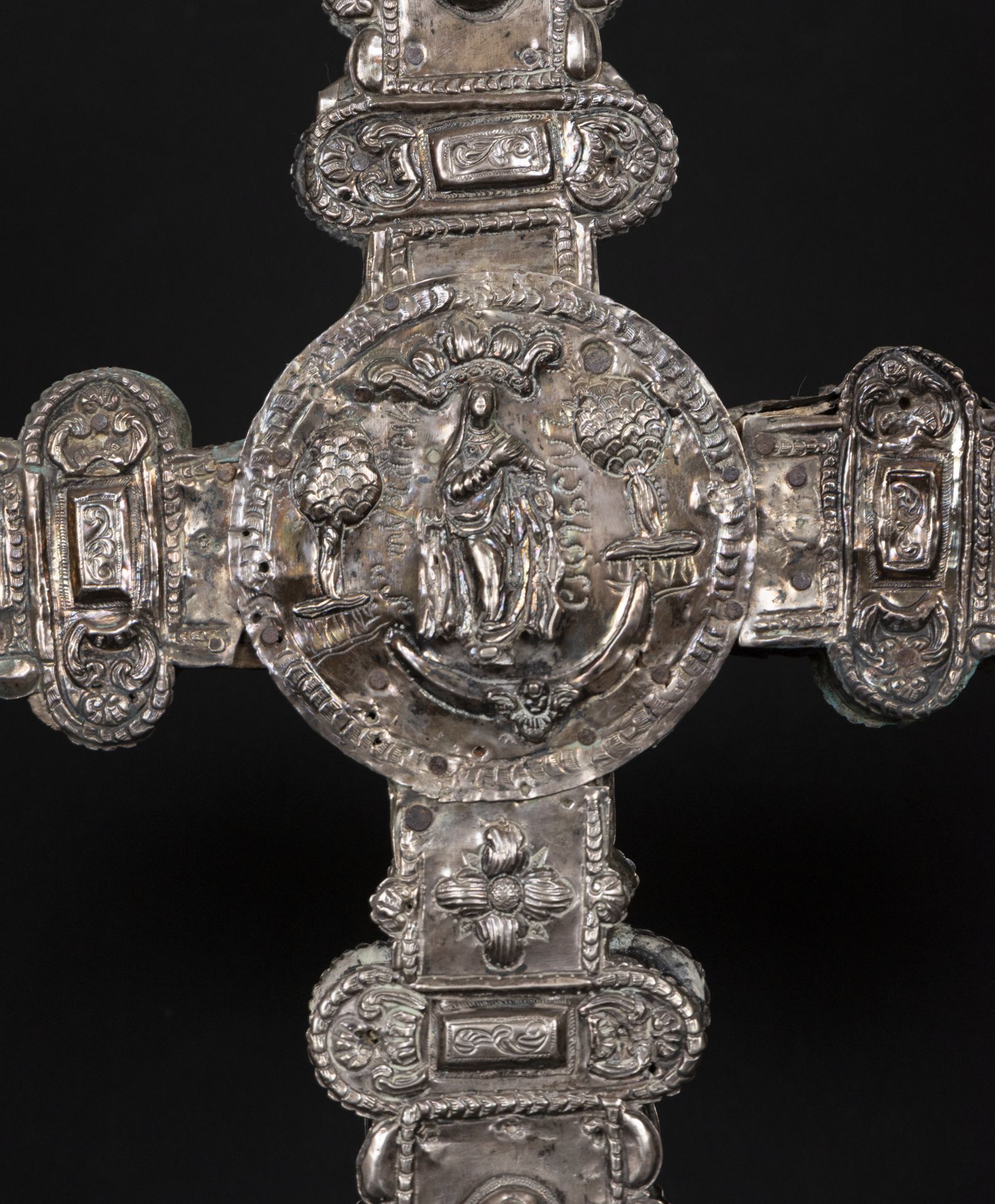 Large processional cross in colonial Peruvian silver from the 17th century, Viceroyalty of Peru, 17t - Bild 9 aus 10