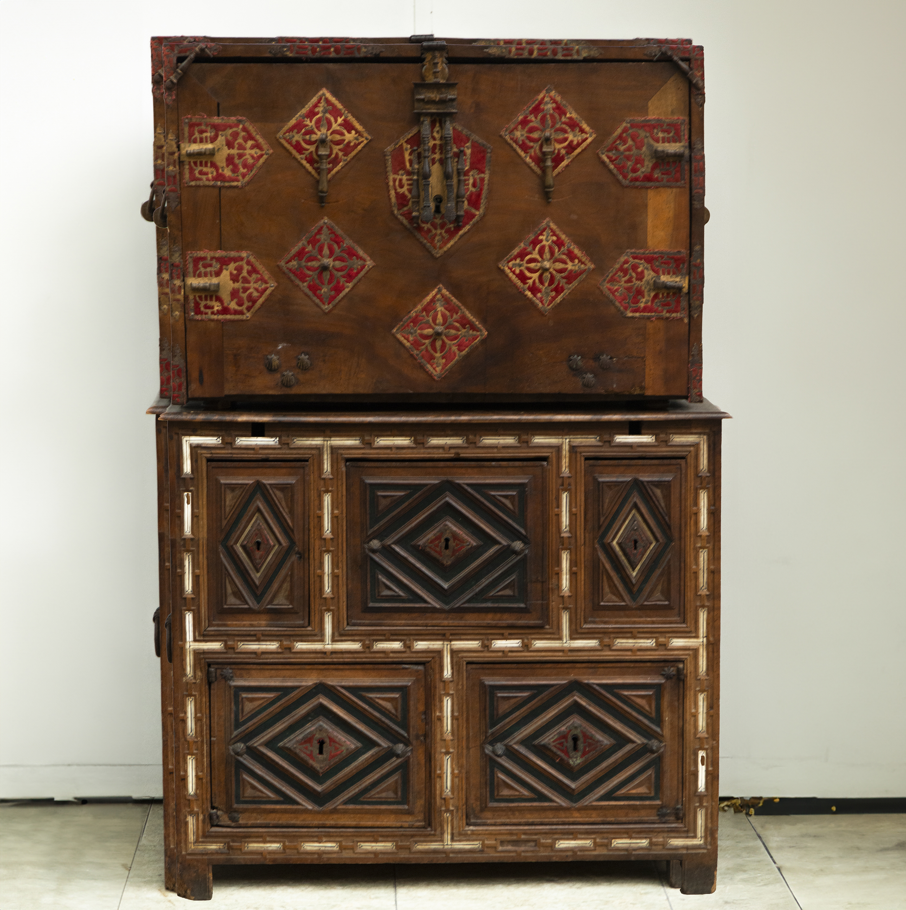 Renaissance Vargas "Bargueño" type chest cabinet with period table, 16th century