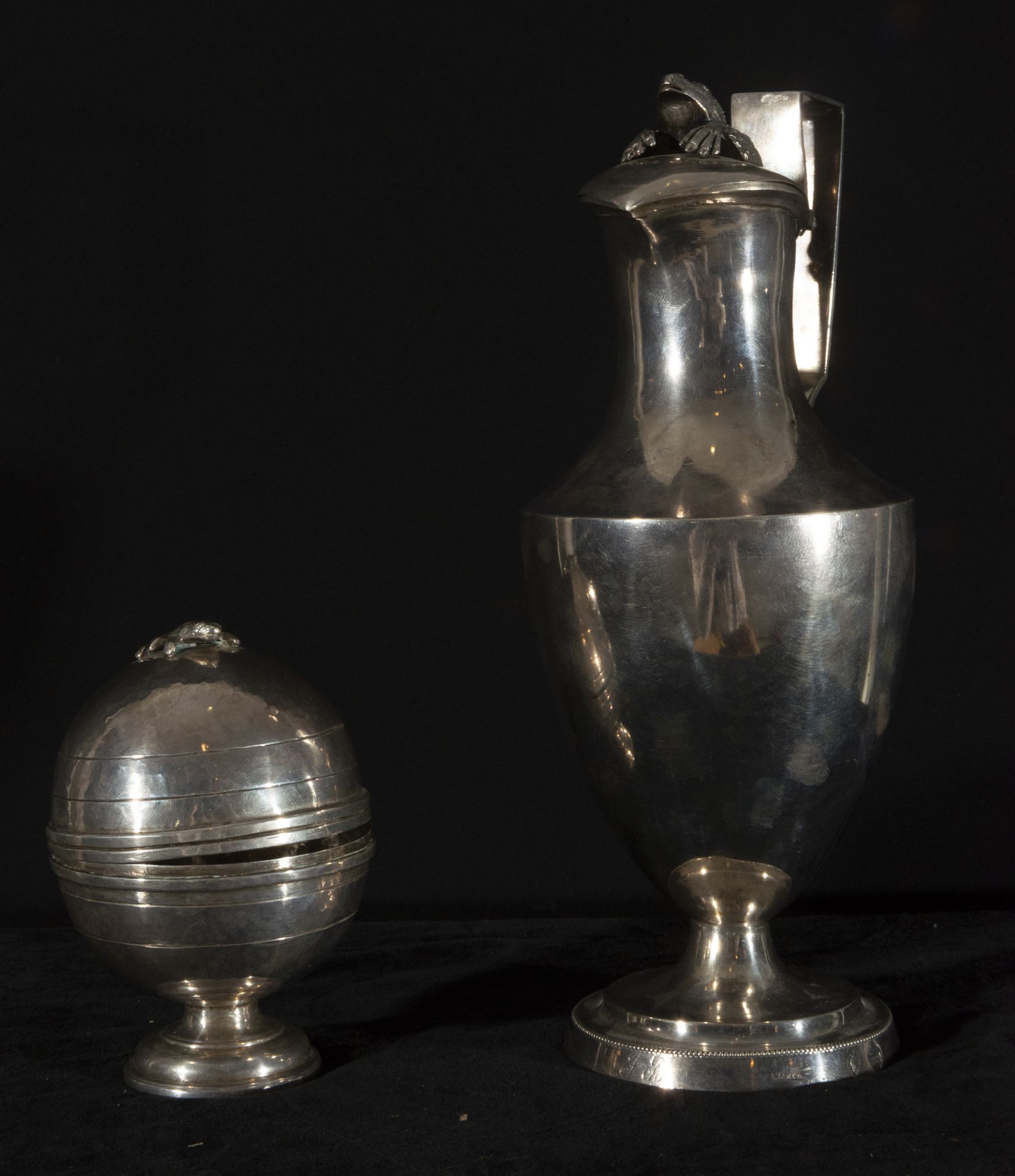 Set of sterling silver pitcher and salt in Spanish silver, late XVIII century, Cordoba marks