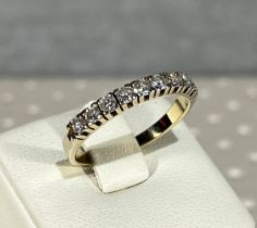 Elegant ring in 18k gold and brilliant cut diamonds