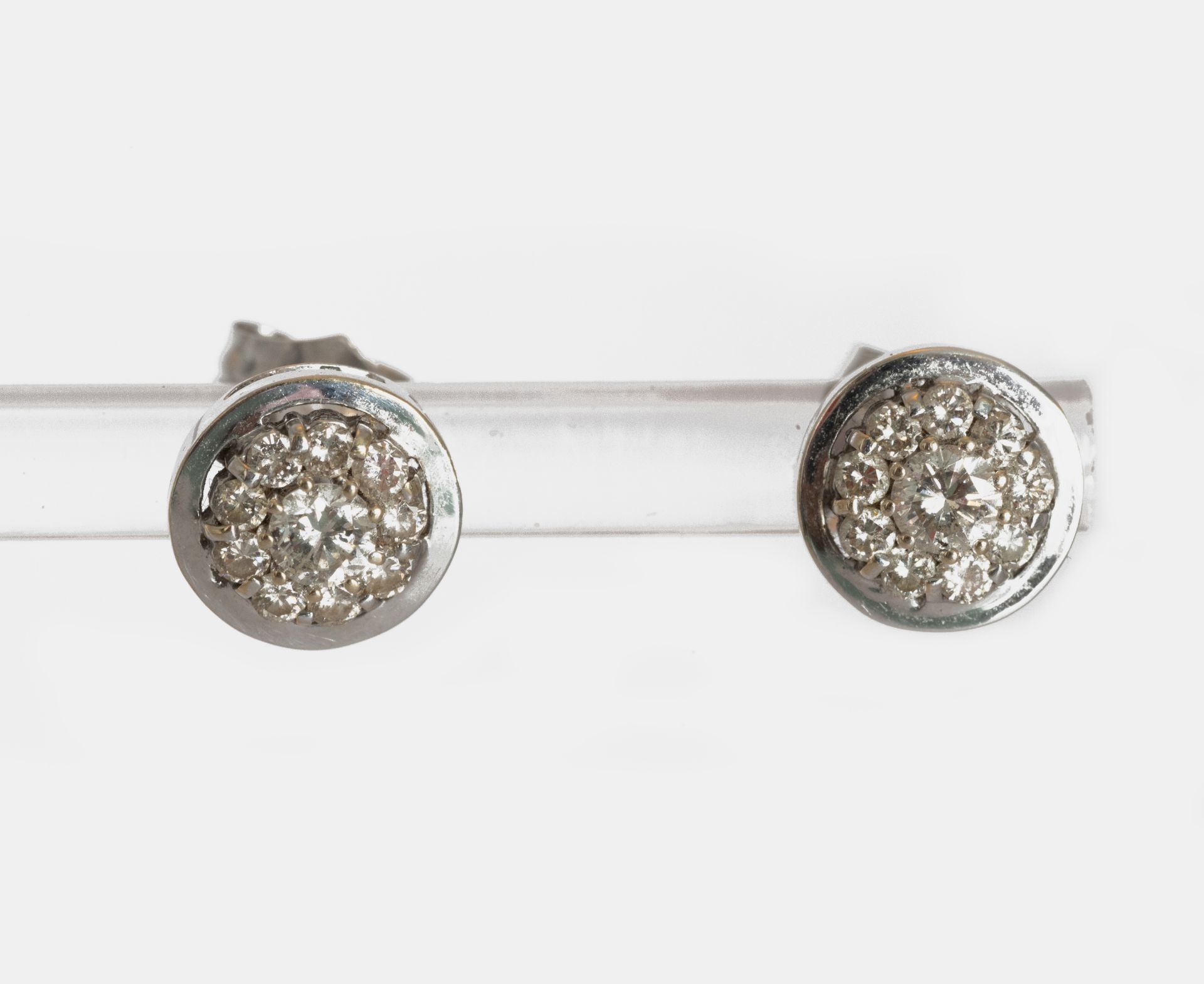 18 kt white gold earrings with diamonds