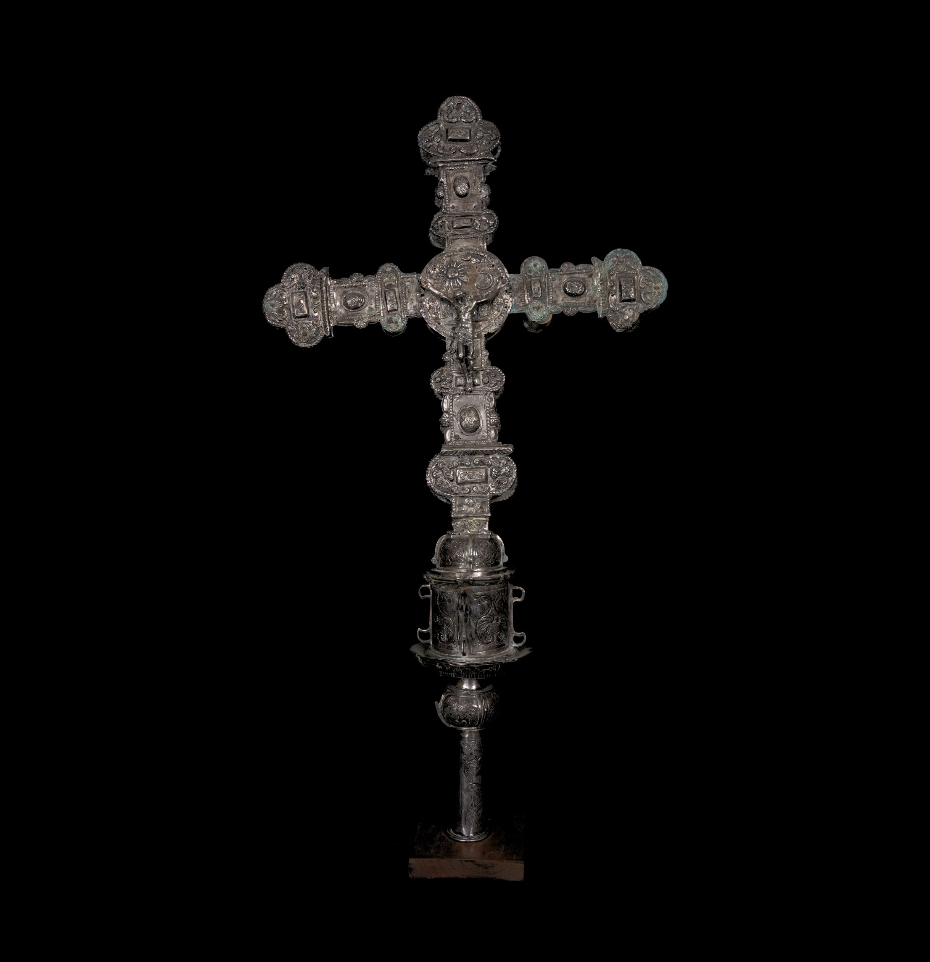 Large processional cross in colonial Peruvian silver from the 17th century, Viceroyalty of Peru, 17t
