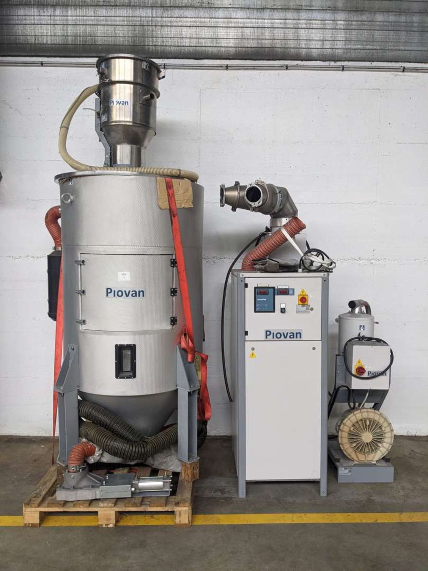 PIOVAN TN Isolated Hopper 600 + High moisture analyzer temperature DP622 + Feed turbine F48