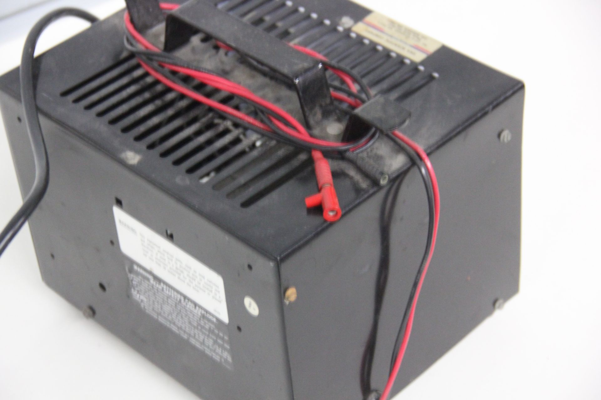 SCHAUER 10A BATTERY CHARGER - Image 3 of 4