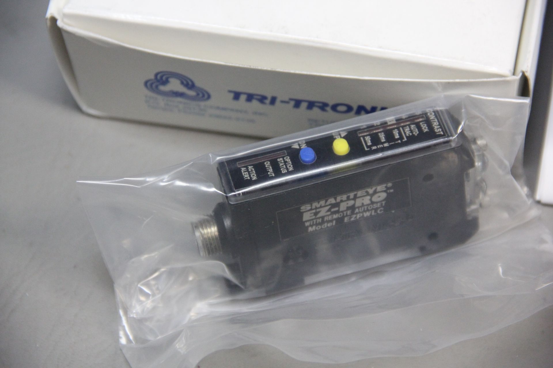 NEW TRI-TRONICS HI-RES REGISTRATION MARK SENSOR - Image 4 of 5