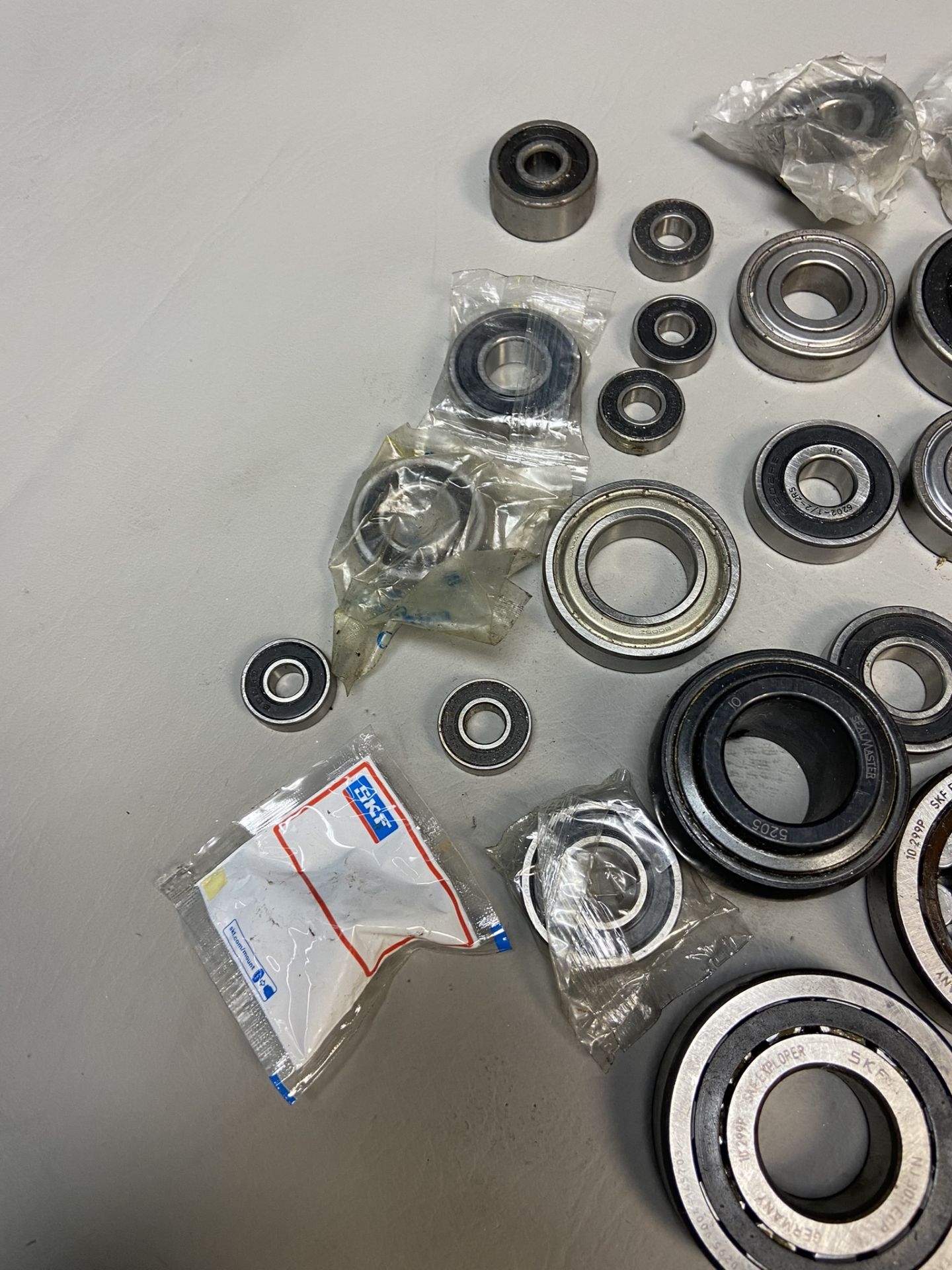 LOT OF MISC BEARINGS - Image 4 of 4