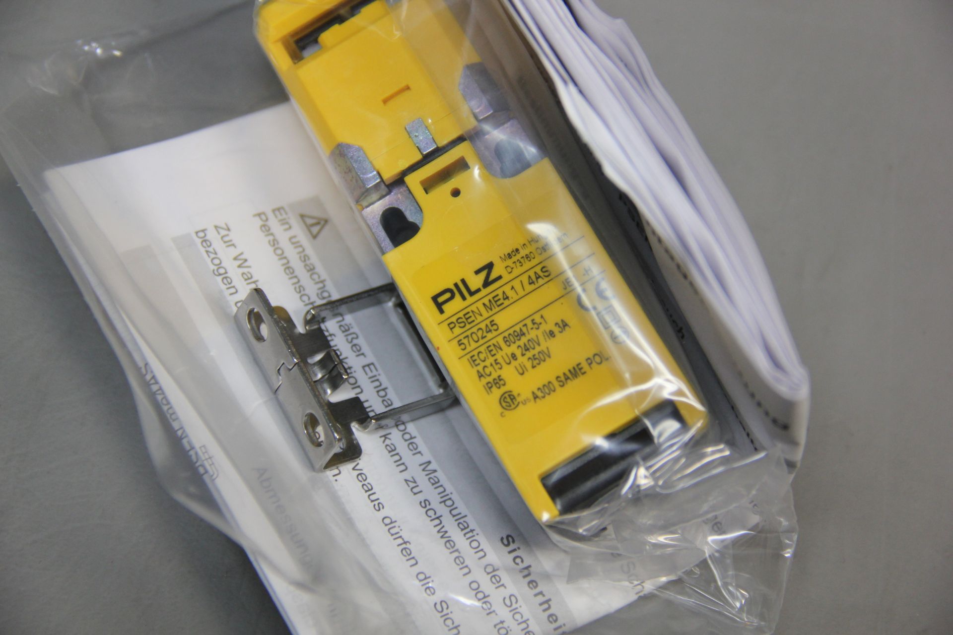 NEW PILZ MECHANICAL SAFETY SWITCH - Image 3 of 4