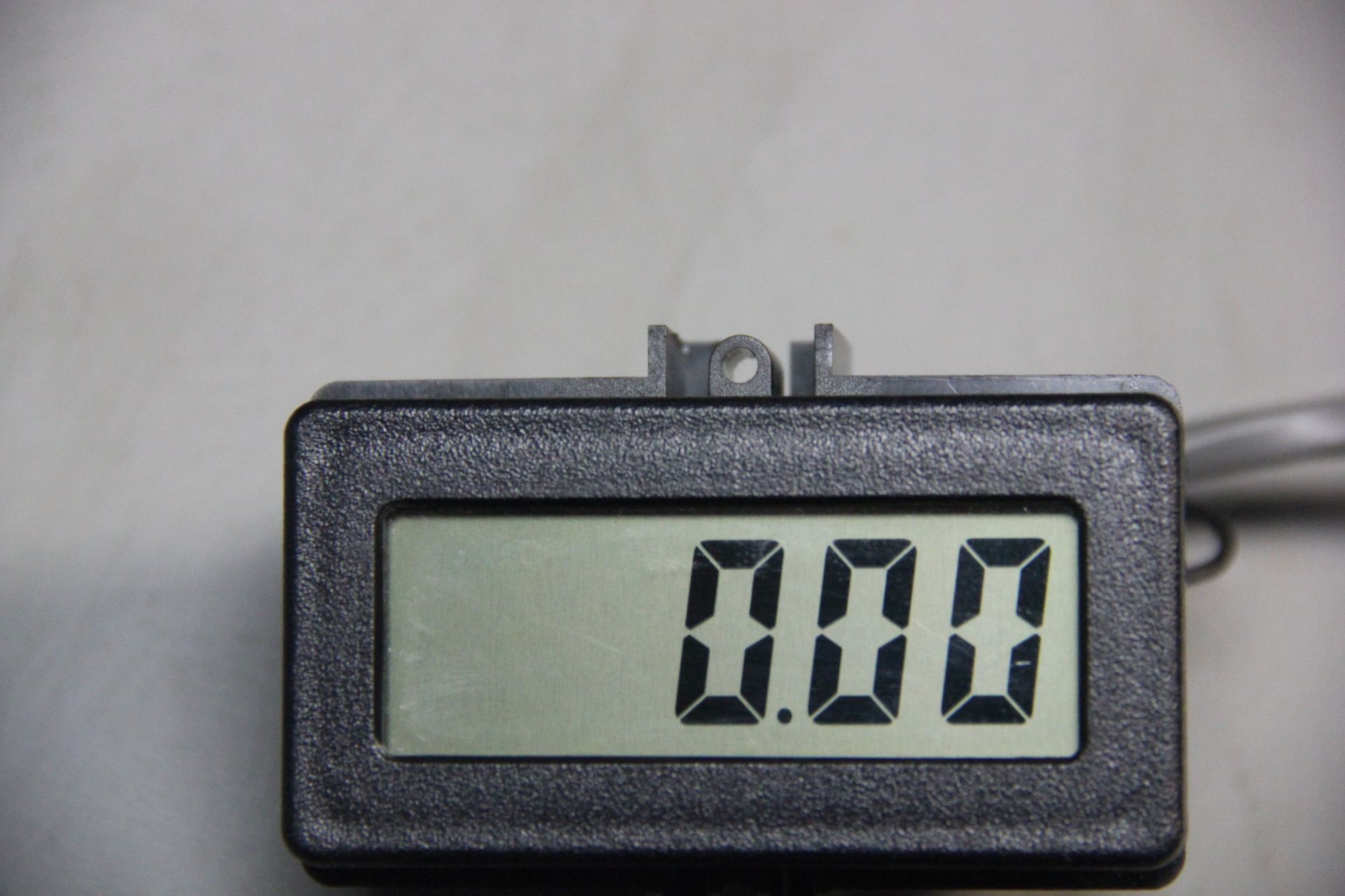 RED LION VOLTMETER WITH DISPLAY - Image 4 of 4