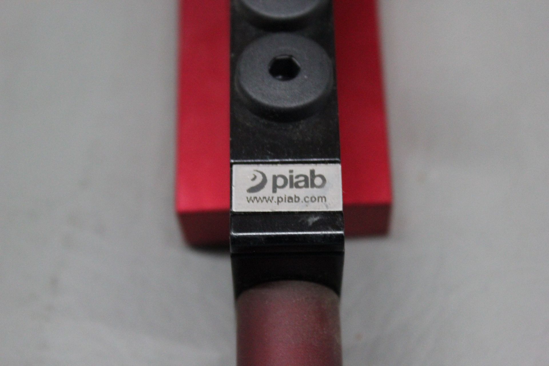 PIAB VACUUM PUMP WITH MOUNT - Image 4 of 5