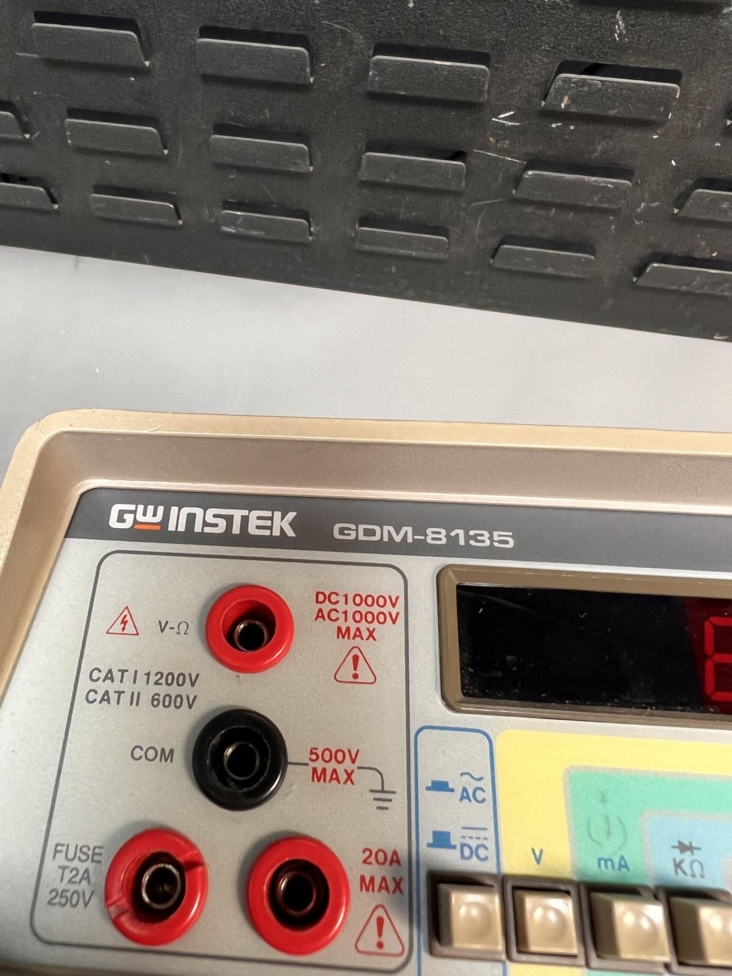 GW INSTEK DIGITAL MULTIMETER - Image 2 of 4