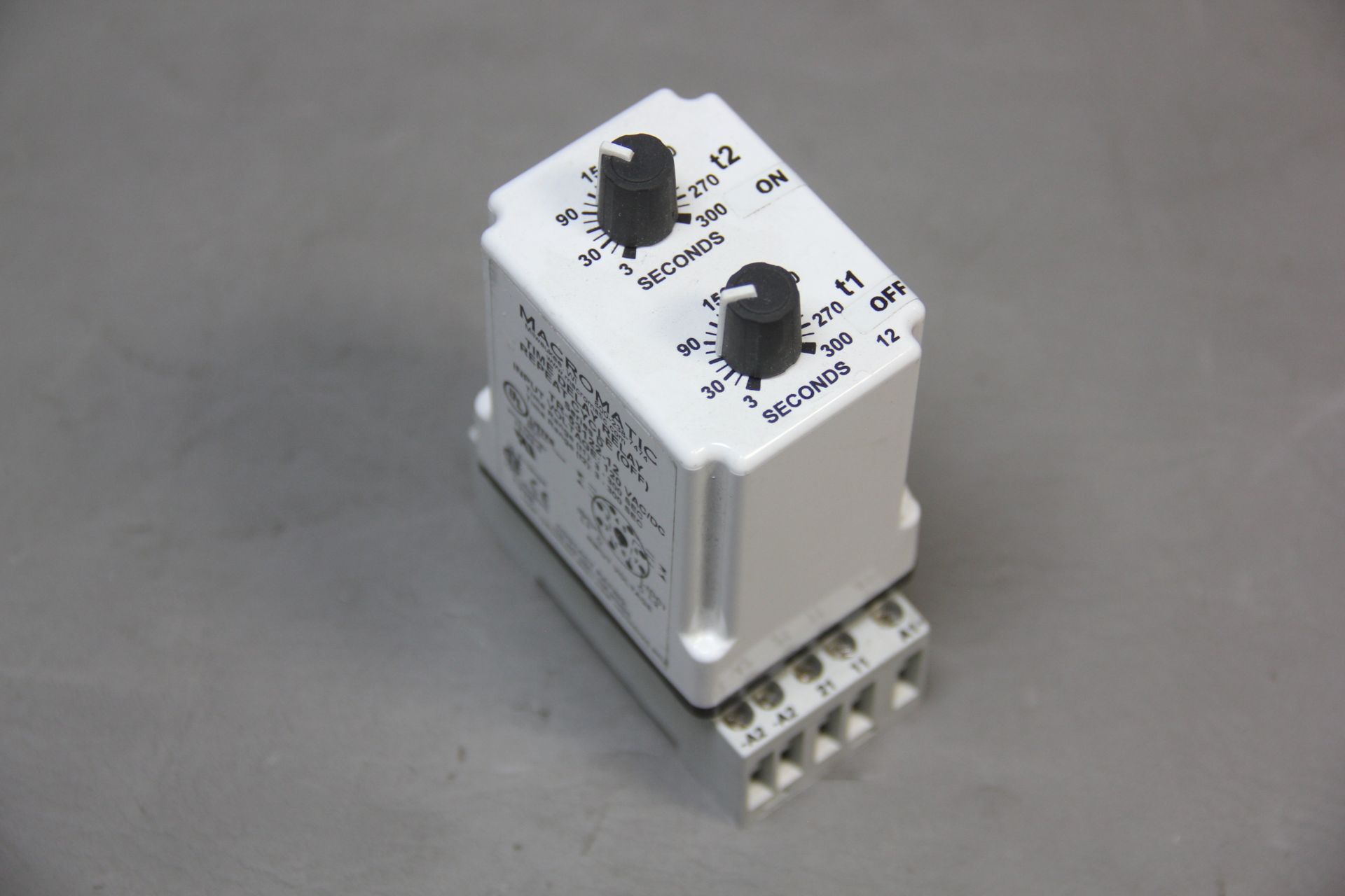 MACROMATIC TIME DELAY RELAY
