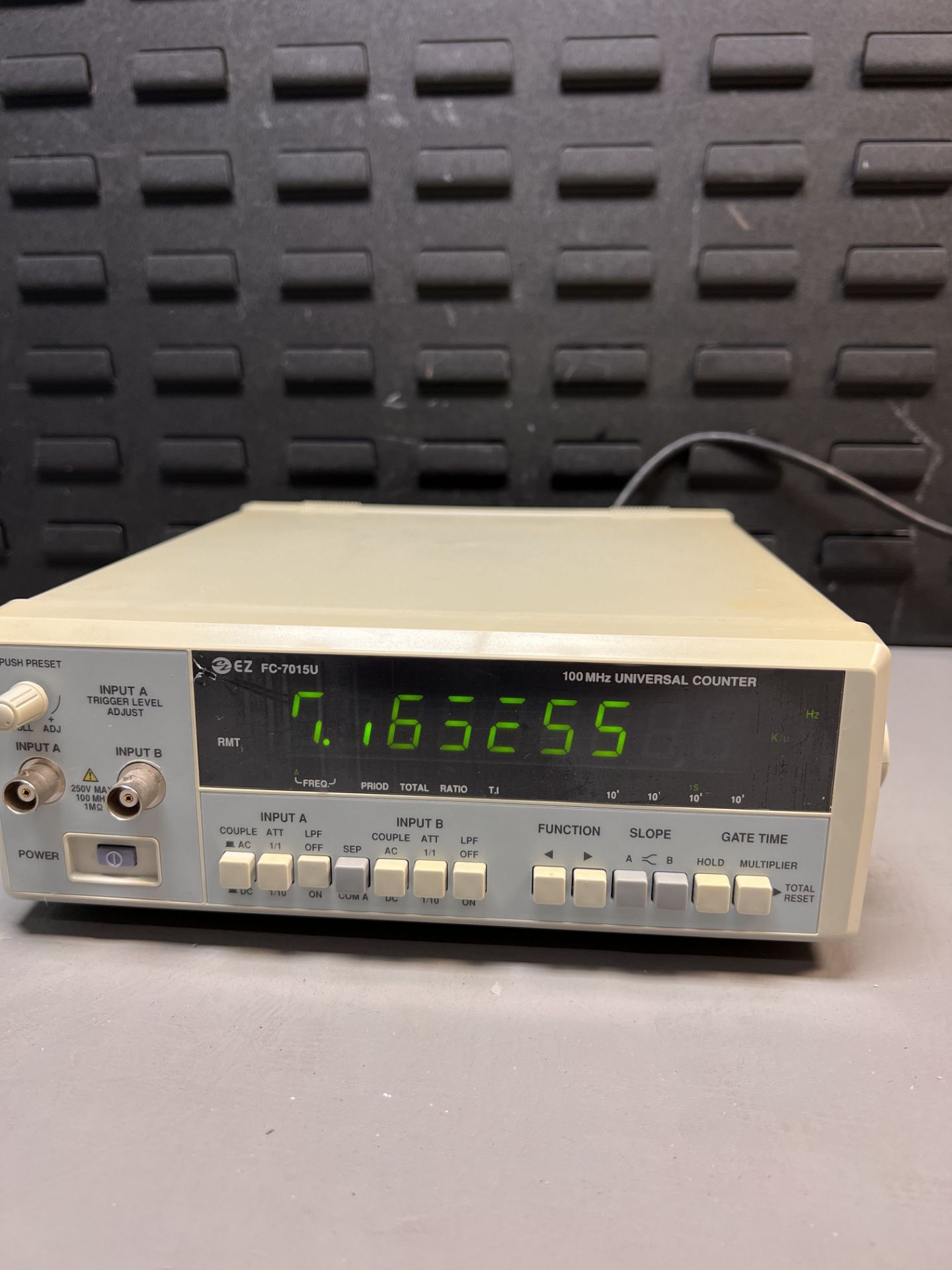 EZ DIGITAL 100MHZ UNIVERSAL COUNTER - Image 4 of 4