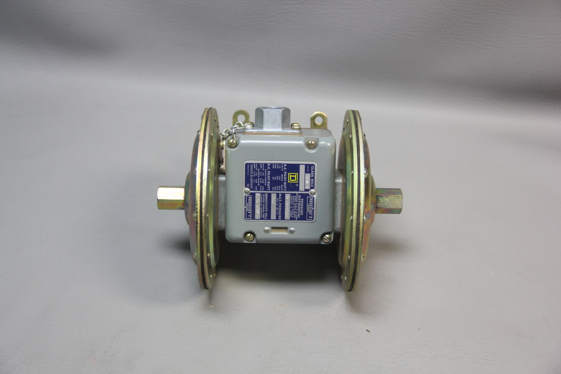 UNUSED SQUARE D DIFFERENTIAL PRESSURE SWITCH