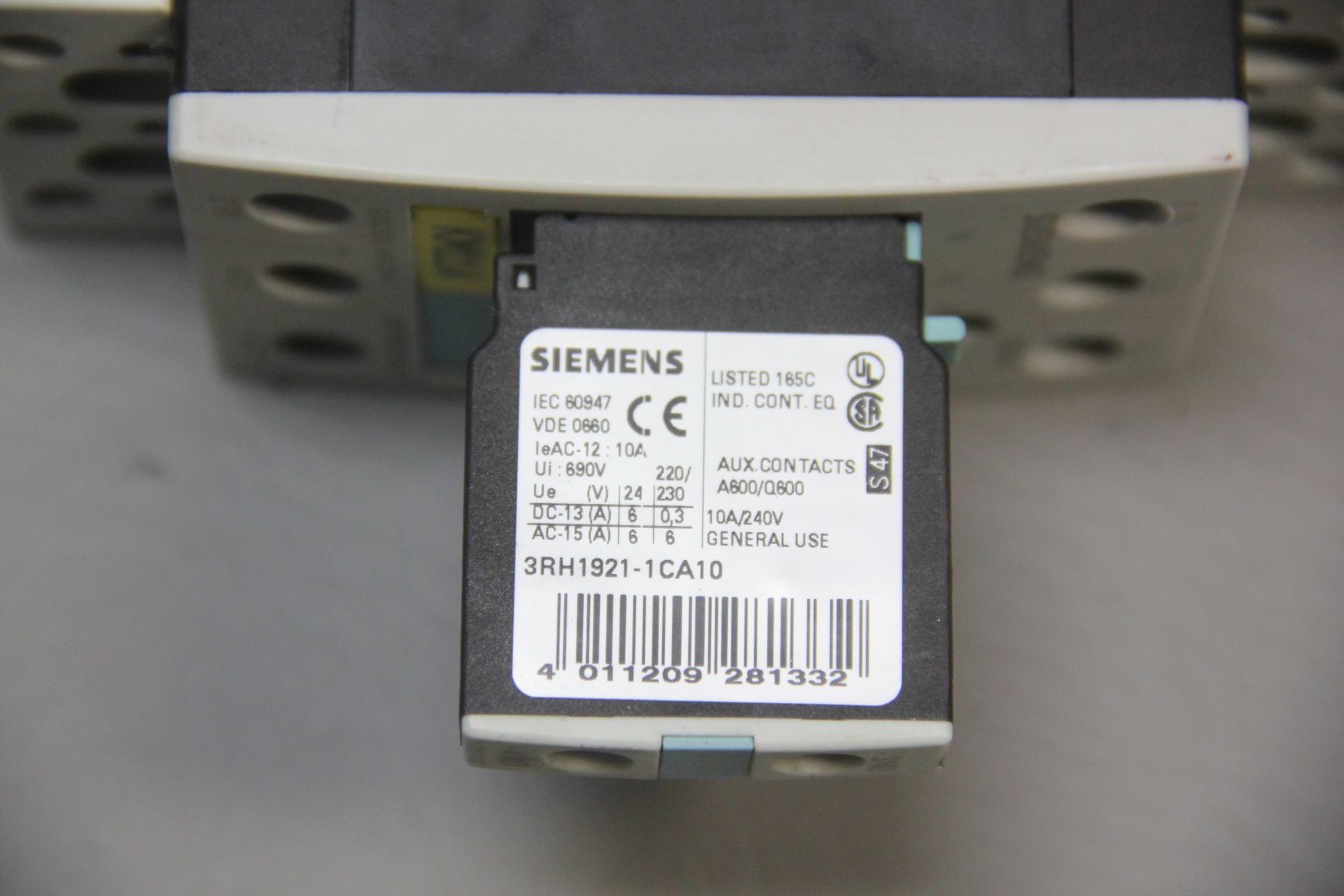 SIEMENS CONTACTOR WITH AUXILIARY CONTACT BLOCK - Image 6 of 6