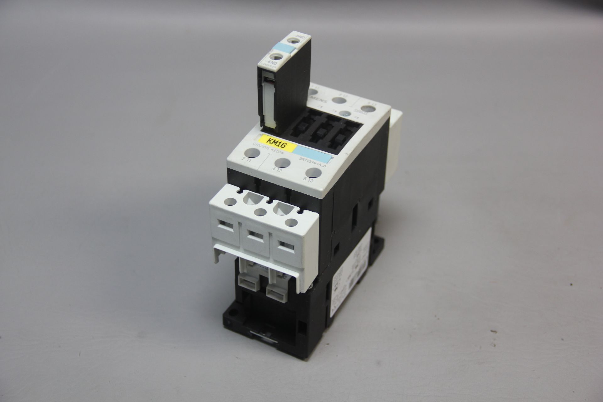 SIEMENS CONTACTOR WITH AUXILIARY CONTACT BLOCK