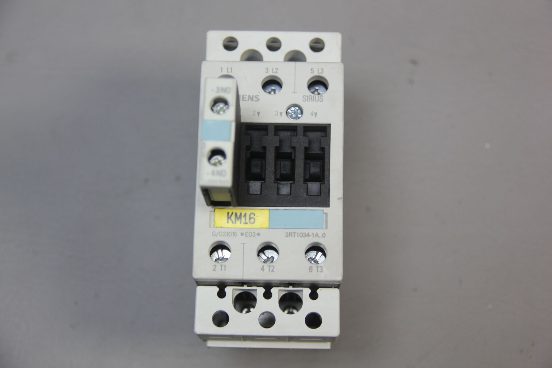 SIEMENS CONTACTOR WITH AUXILIARY CONTACT BLOCK