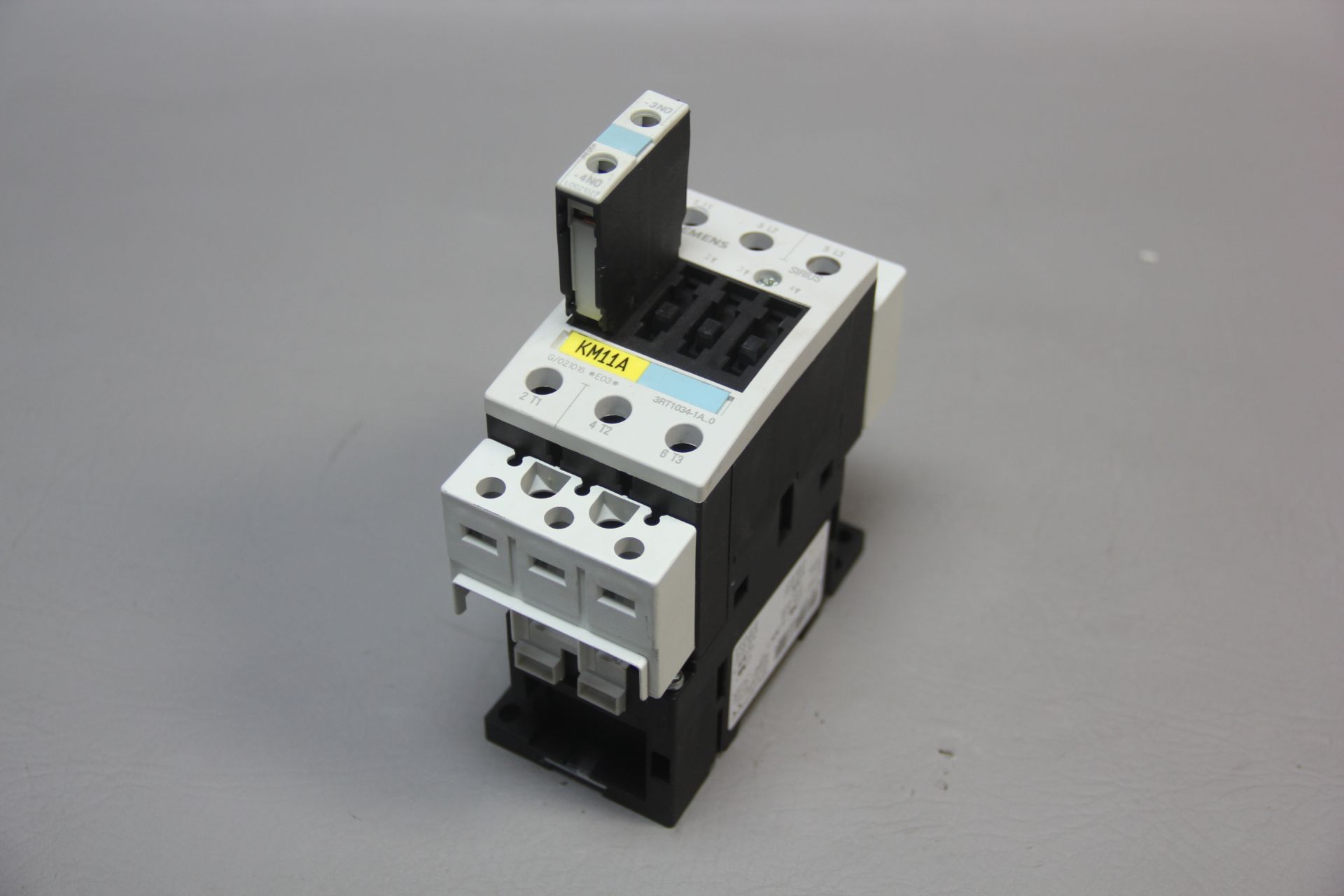 SIEMENS CONTACTOR WITH AUXILIARY CONTACT BLOCK - Image 3 of 6