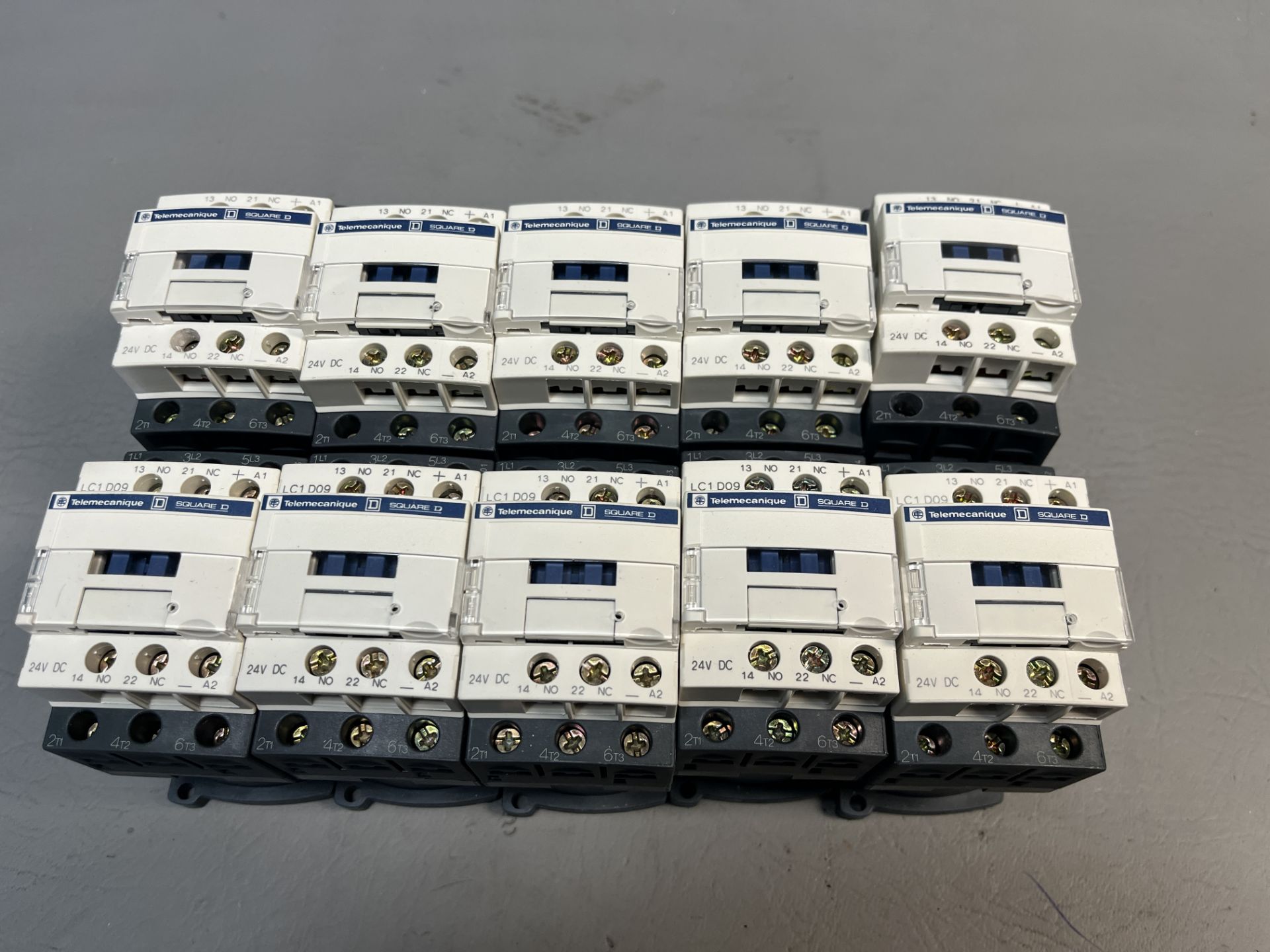 LOT OF 10 TELEMECANIQUE 24V CONTACTORS