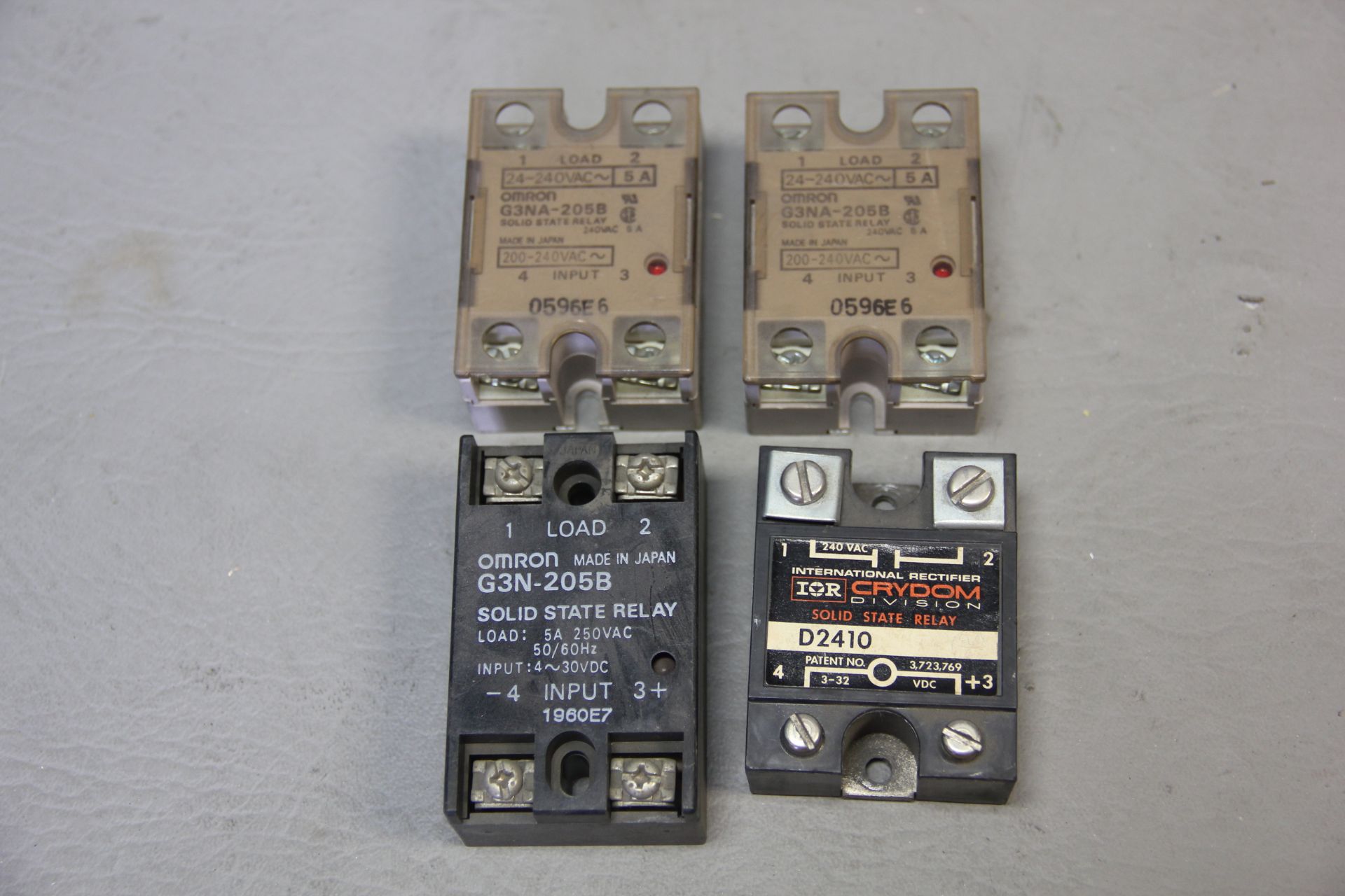 LOT OF SOLID STATE RELAYS
